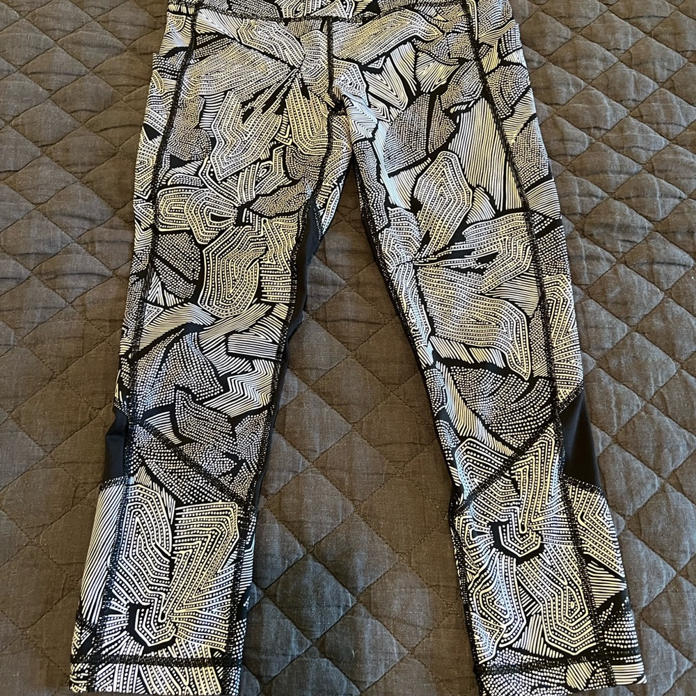 Woman’s lululemon leggings 23’ inseam / size 6